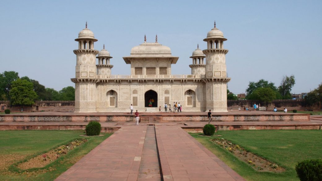 Beautiful Gateway with Golden Triangle Tour